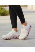 On cloud pink&white